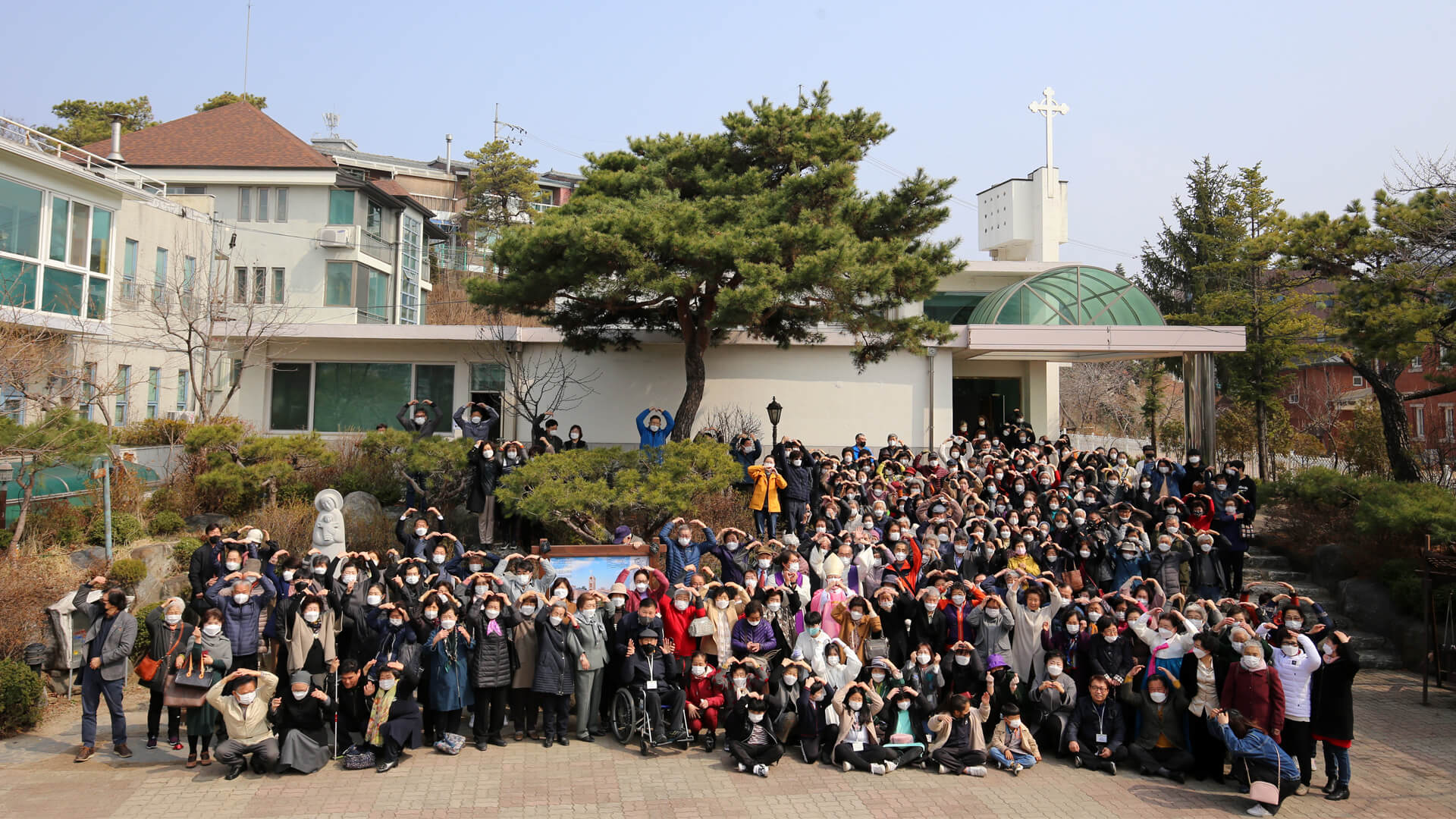 2021.03.14.<br>김주영 주교님 주례로 옛성전에서 마지막 미사를 봉헌하고 모두 함께 기념촬영을 했습니다.